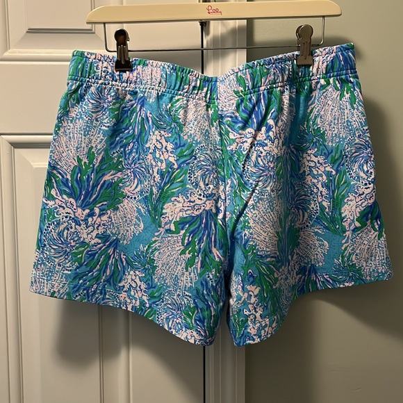 Lilly Pulitzer Short - Picture 2 of 8